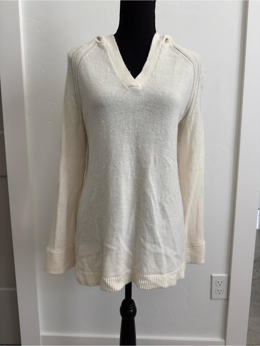 Ann Taylor Creamy White Hooded Sweater V Neck S